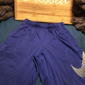 Big boys Nike basketball shorts size medium Dry Fit